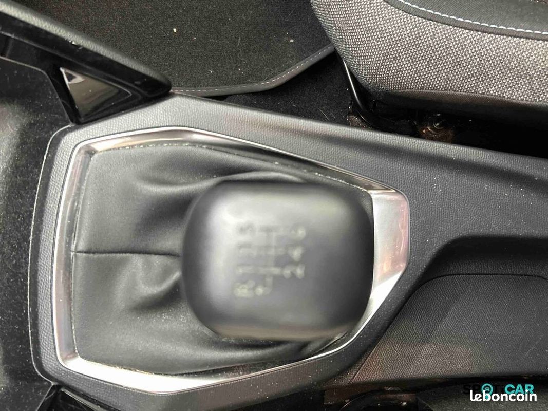 PEUGEOT 208 PureTech 100 S&S BVM6 Style (image 16)