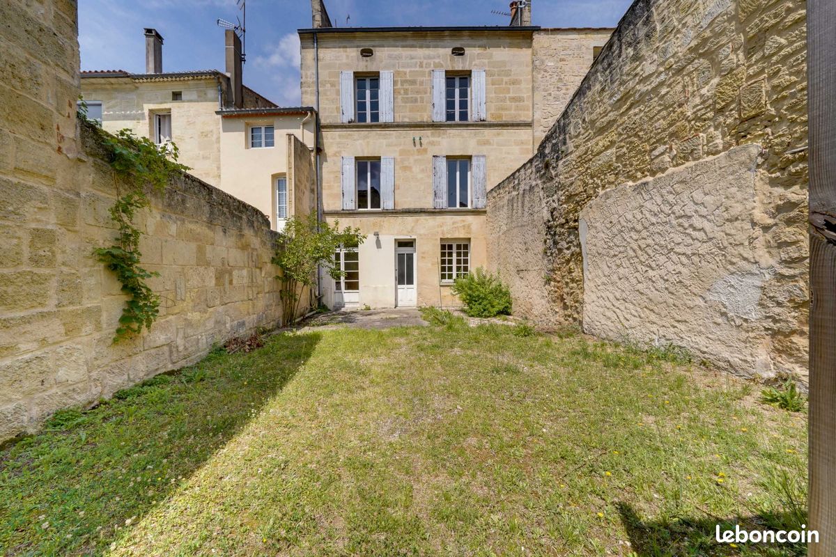 Maison 11 pièces 260 m² · à Saint-André-de-Cubzac · 260 m² · 230 000 €