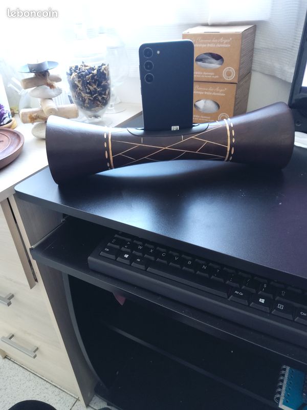 Enceinte de téléphone en bois (image 2)
