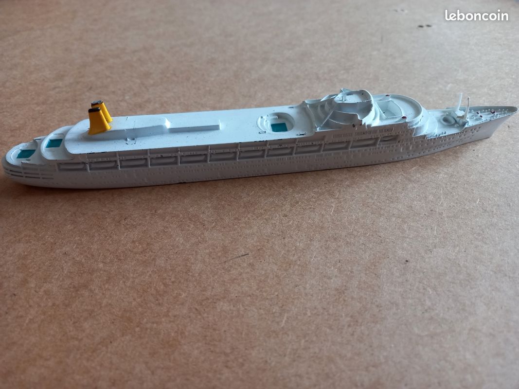 Paquebot- jouet ancien - RMS Canberra (image 1)