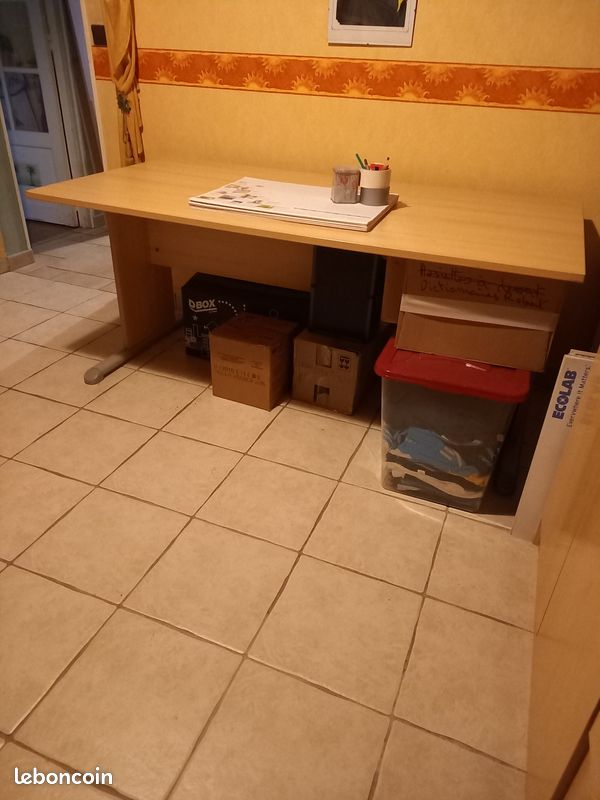 Table bureau (image 1)