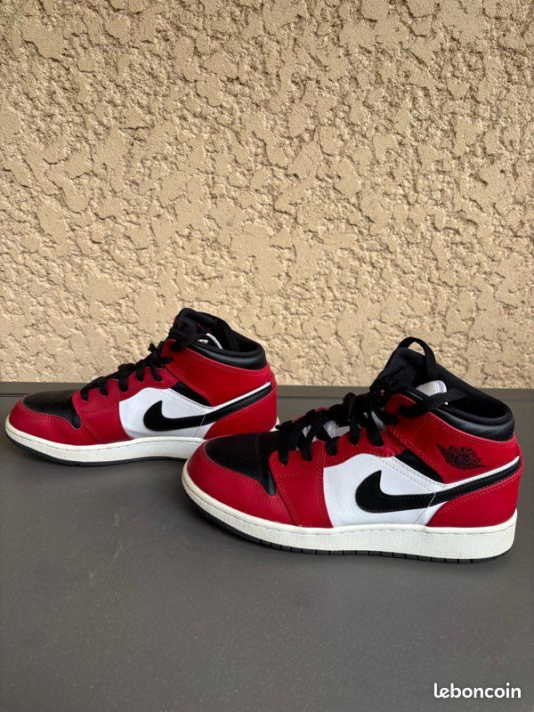 Air Jordan Mid rouge Chaussures