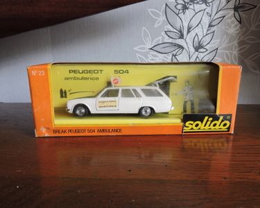 SOLIDO 1/43 PEUGEOT 504 AMBULANCE | Modified to a high-roof
