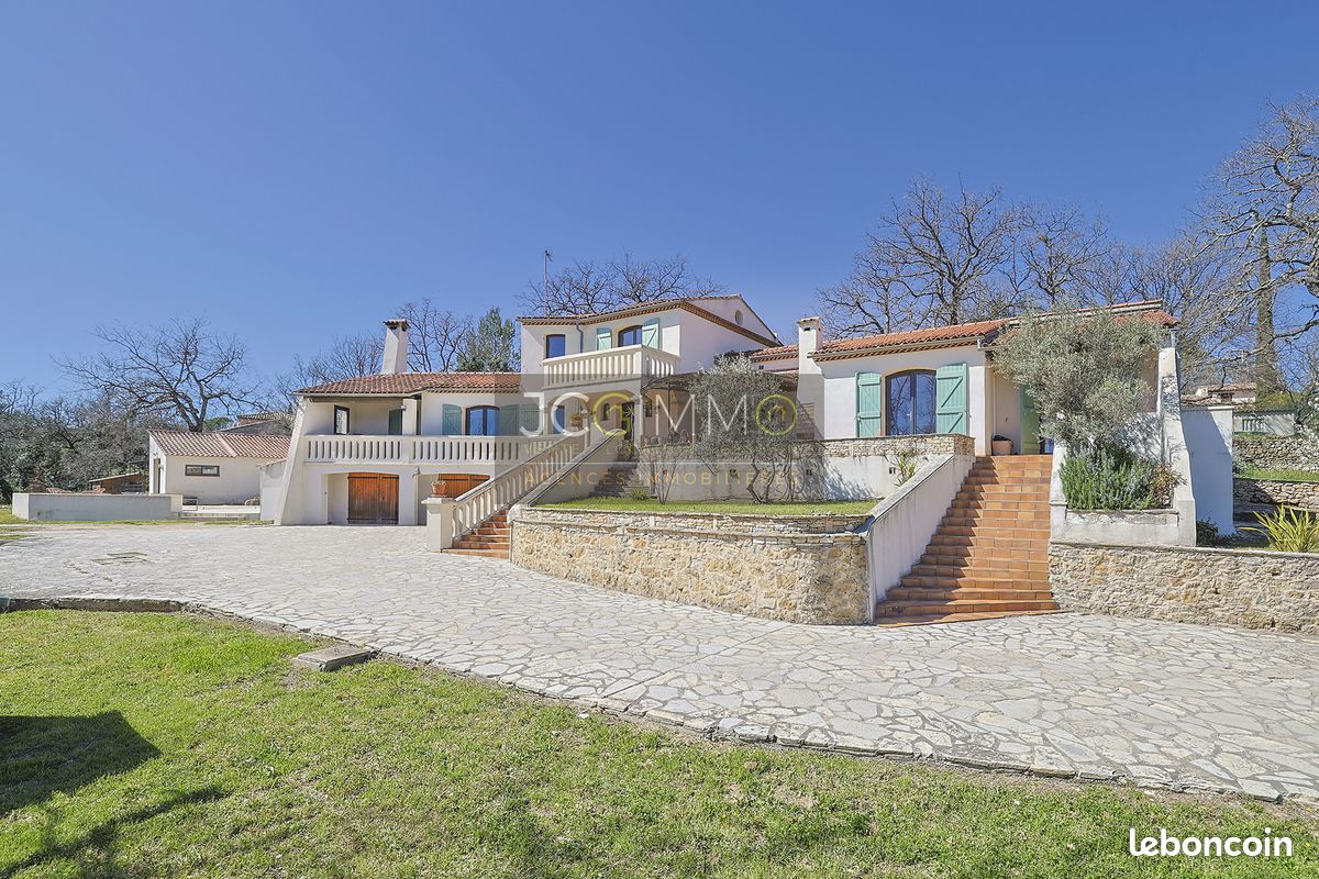 Maison 7 pièces 232 m² · à Garéoult · 232 m² · 649 000 €