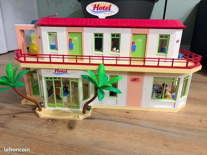Playmobil Grand Hôtel 5265 – Summer Fun (image 1)