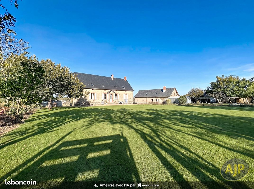 Maison 9 pièces 270 m² · à Segré-en-Anjou Bleu · 270 m² · 324 500 €