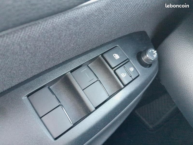 Toyota Yaris 116h Design 5p MY25 (image 17)