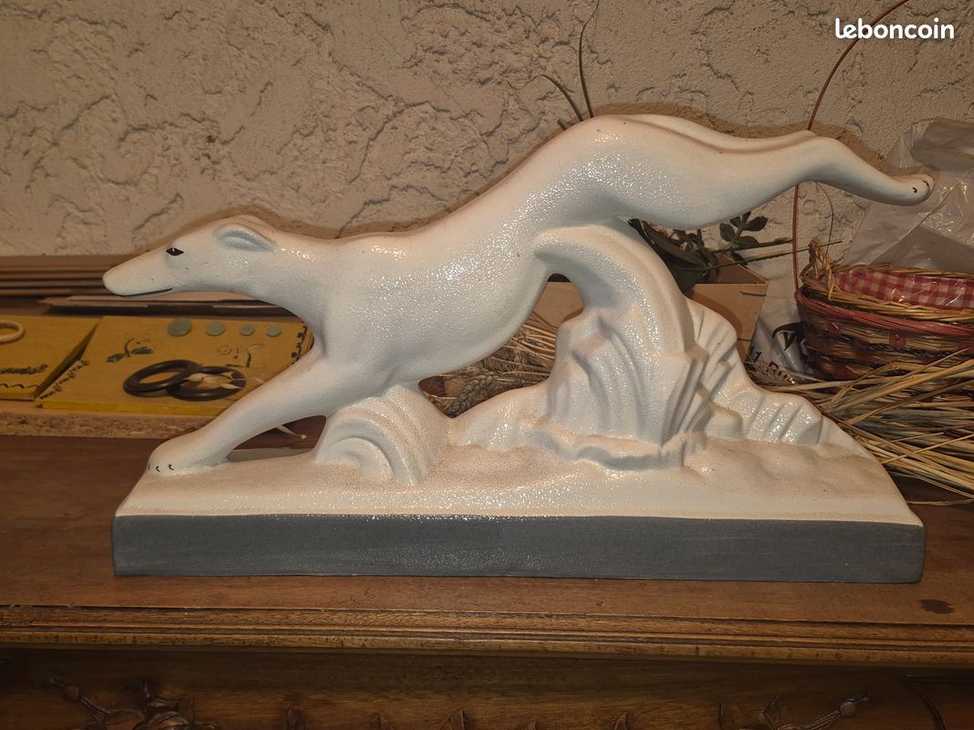 Statue Levrier Radegonde (image 1)
