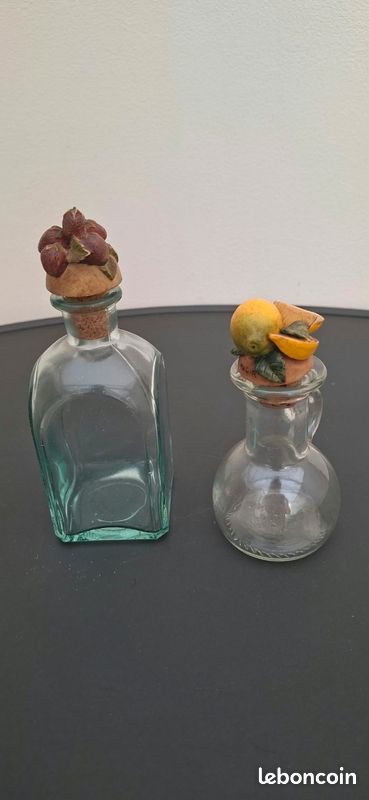 Lot 2 petites bouteilles / flacons vintage décor fruits (image 1)
