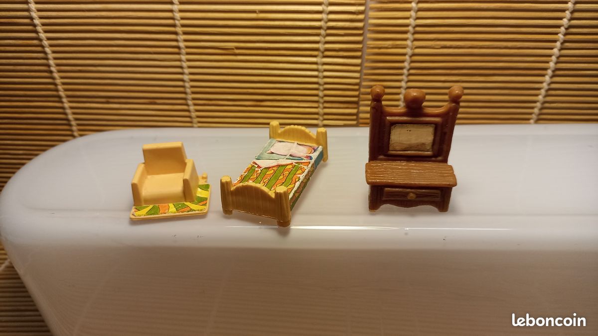 Petits meubles pour maison de poupée (image 1)