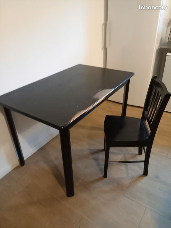 Table noire rectangulaire en bois avec sa chaise (image 8)
