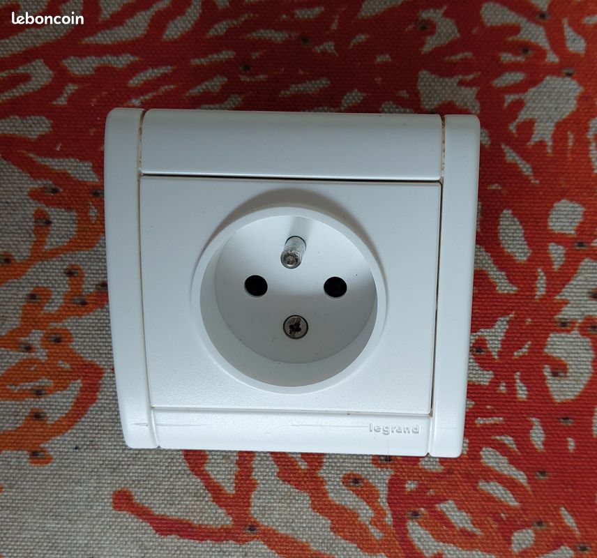 Doigt De Prise Legrand Sagane 87540 - Alumide Kozi - Installation électrique