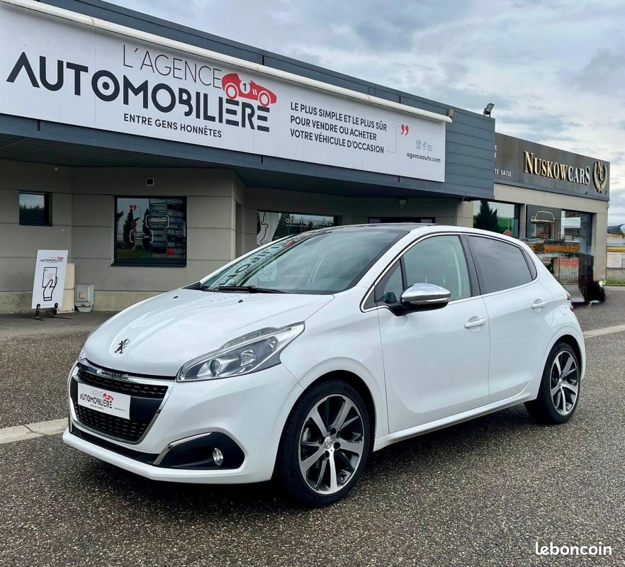 Peugeot 208 1.2 puretech 110ch feline 5cv 5p (image 1)