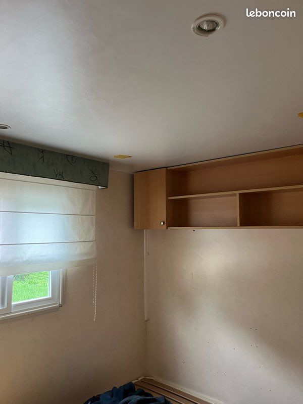 Je vends un mobilehome 10 mètre salle de bain, tout équipé, toilettes, séparées, cuisine, deux chambres, un salon, télévision extra plate, frigo four en parfait état (image 3)