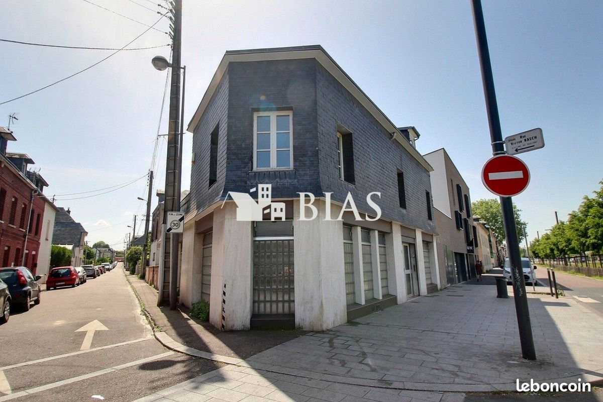 Immeuble 285 m² · à Le Petit-Quevilly · 285 m² · 262 000 €