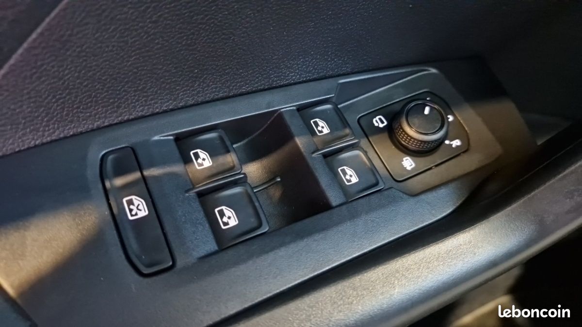 Volkswagen T-Cross 1.0 TSI 95 START/STOP BVM5 LIFE PLUS (image 12)