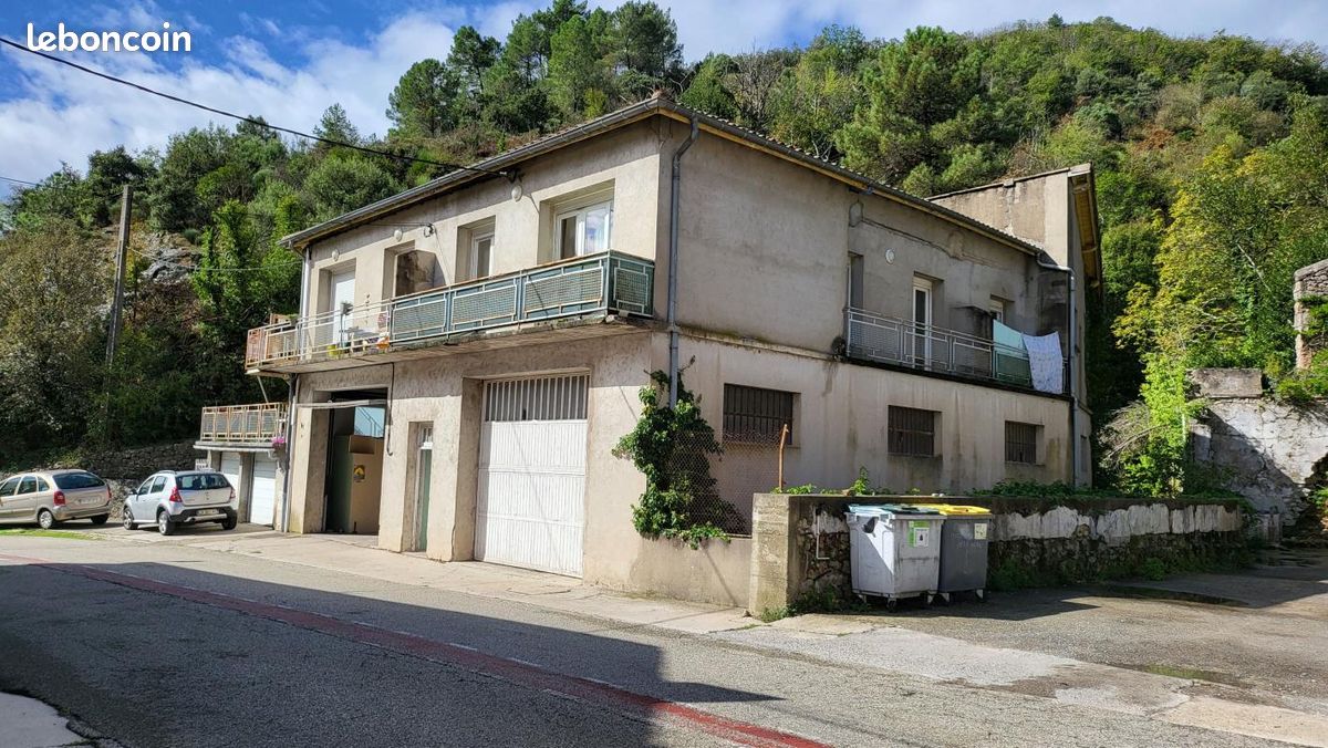 Immeuble 8 pièces 534 m² · à Vallées-d'Antraigues-Asperjoc · 534 m² · 280 000 €
