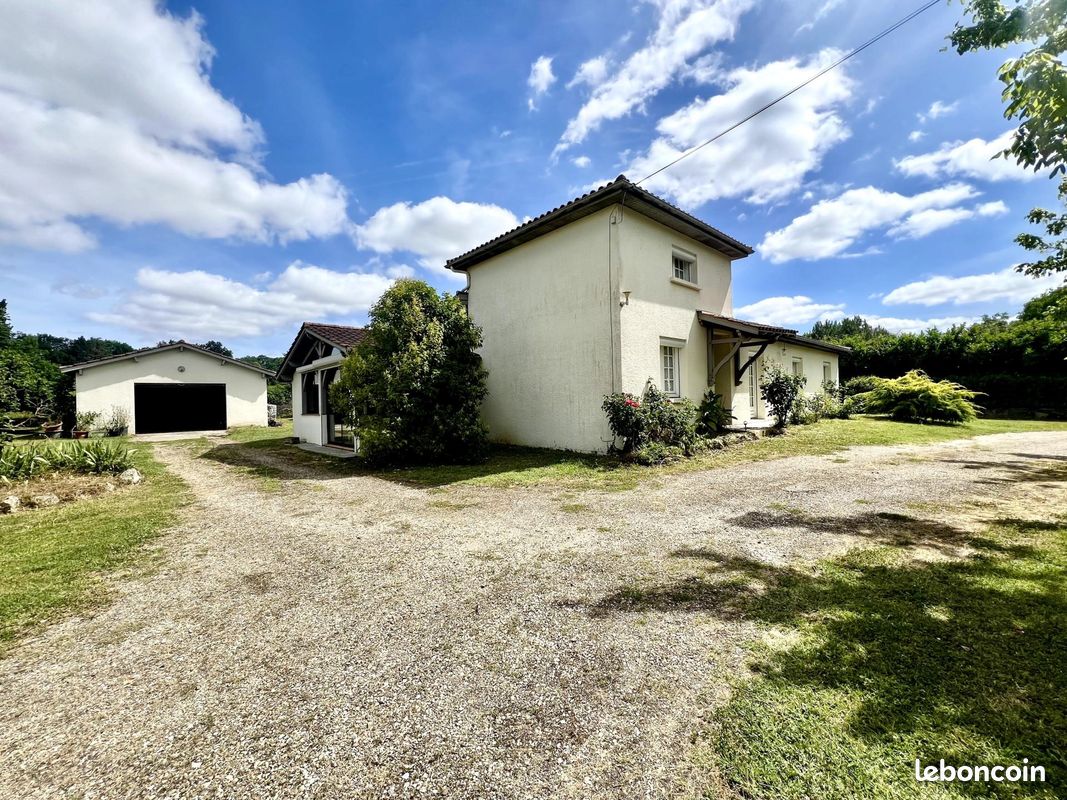 Maison 9 pièces 148 m² · à Virazeil · 148 m² · 230 000 €