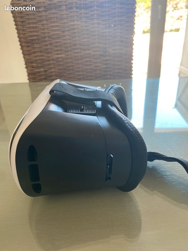 Casque VR inclus avec ça boîte d’origine (image 2)