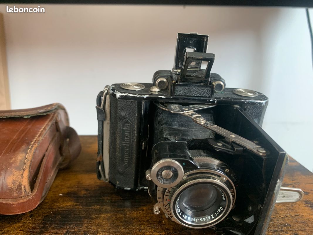 A Zeiss Ikon Super Ikonta 530/16 Medium Format Camera