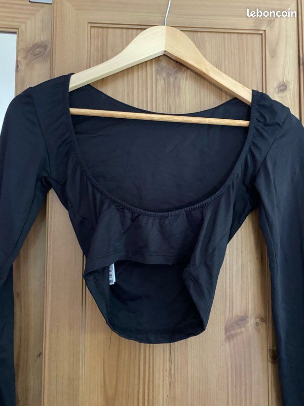 Crop top dos nu noir Bershka Vêtements