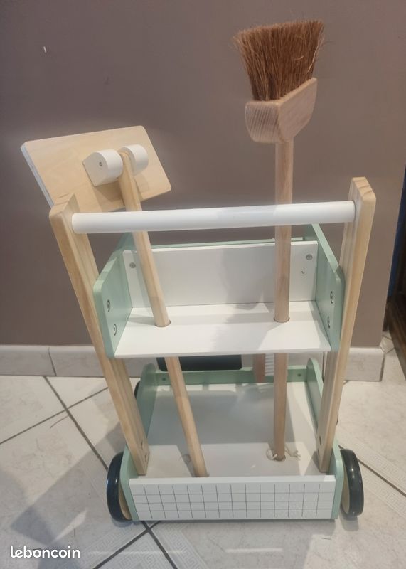 Chariot de menage enfant + accessoires (image 2)