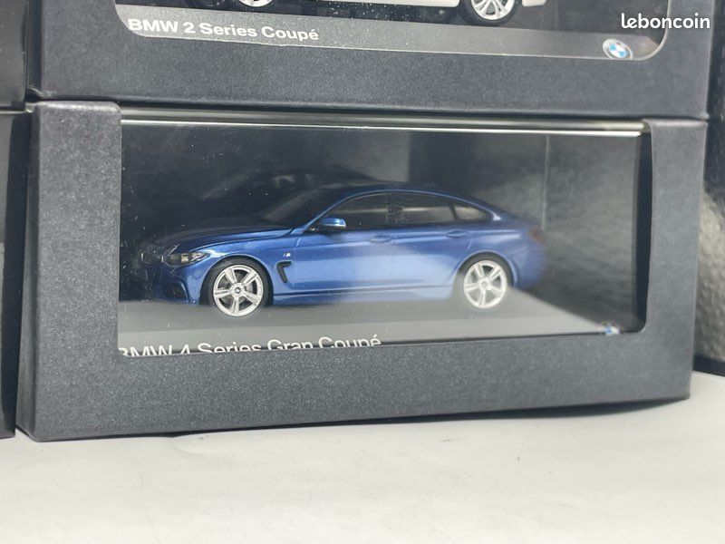 Miniature Voiture BMW M1 Bleue - Minichamps 1/43 - État Neuf