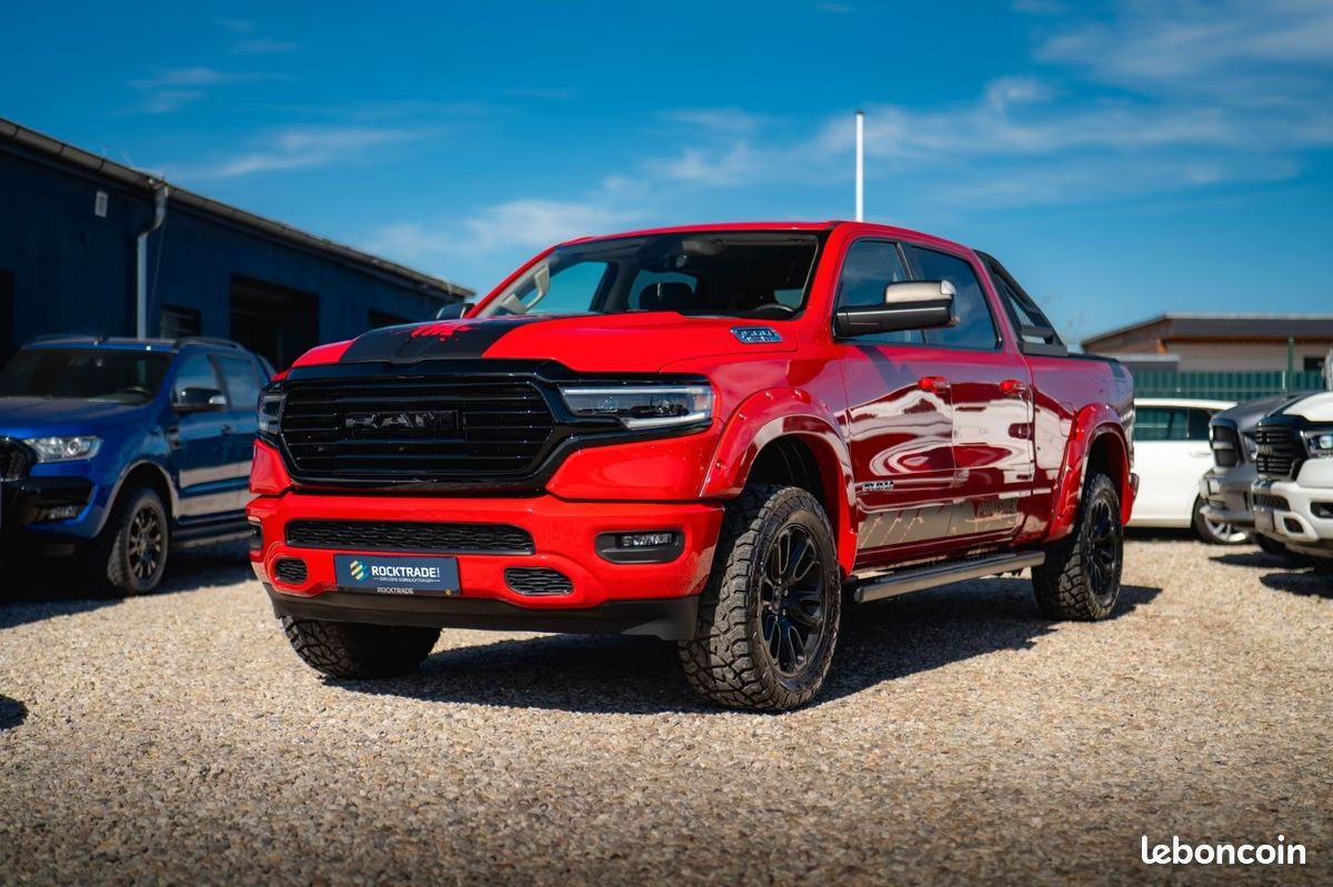 Dodge RAM 1500 Red Devil Long Bed 5.7 V8 HEMI 401 ch 4x4 – Night Pack – Offroad (image 1)