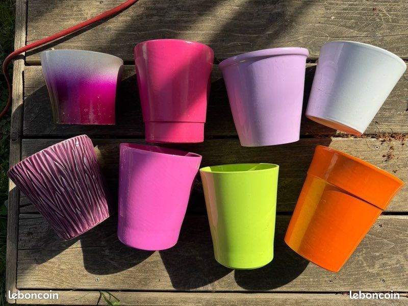 Cache pot (image 1)