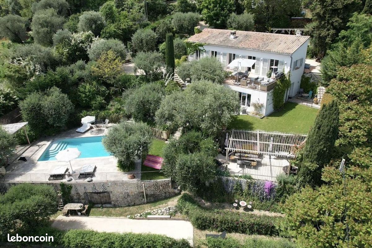 Maison 8 pièces 237 m² · à Grasse · 237 m² · 1 750 000 €