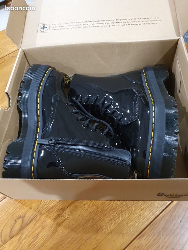 Dr. Martens noir pour femmes (image 1)