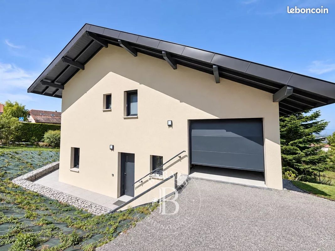 Maison 5 pièces 117 m² · à Saint-Cergues · 117 m² · 2 750 €/mois