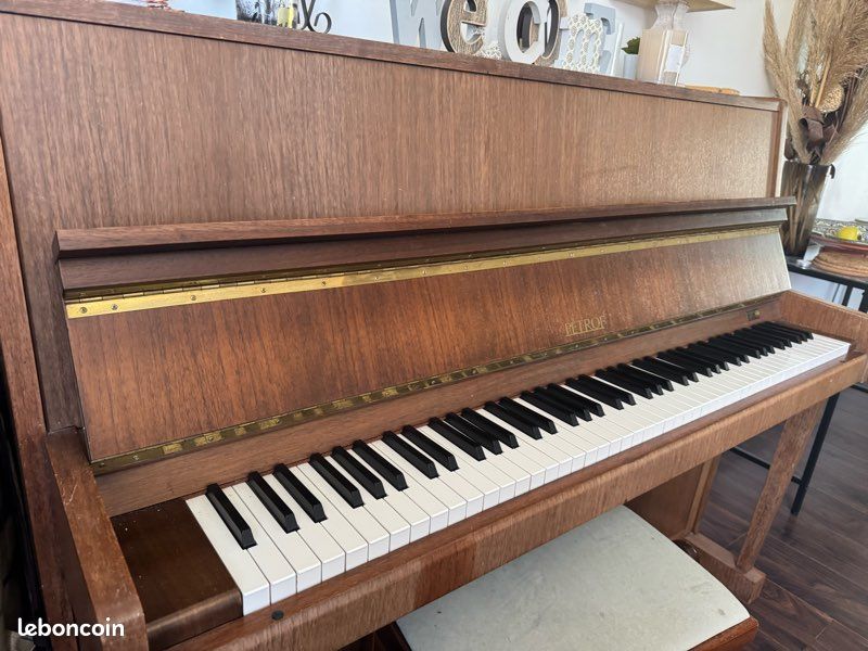 Piano Petrof (image 1)