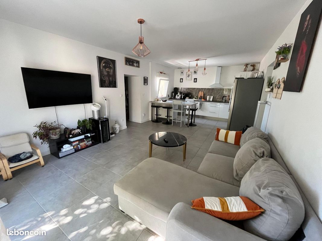 Appartement 5 pièces 94 m² · à Oytier-Saint-Oblas · 94 m² · 951 €/mois