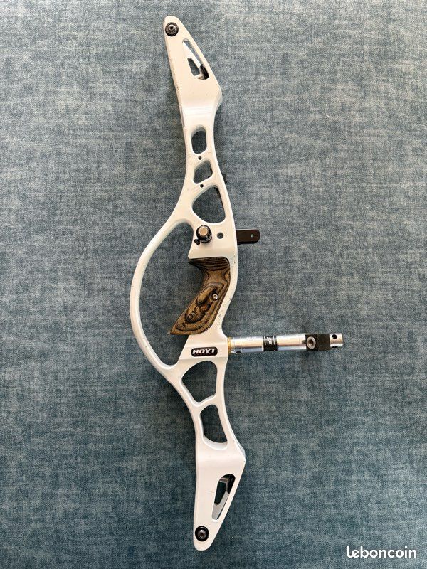 Poignée Hoyt #3 Droite Pour Arc - Modèle De Rechange 3R - Noir