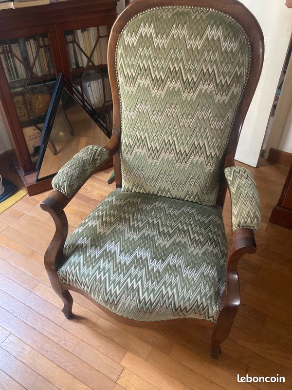 Fauteuil retapissé (image 1)