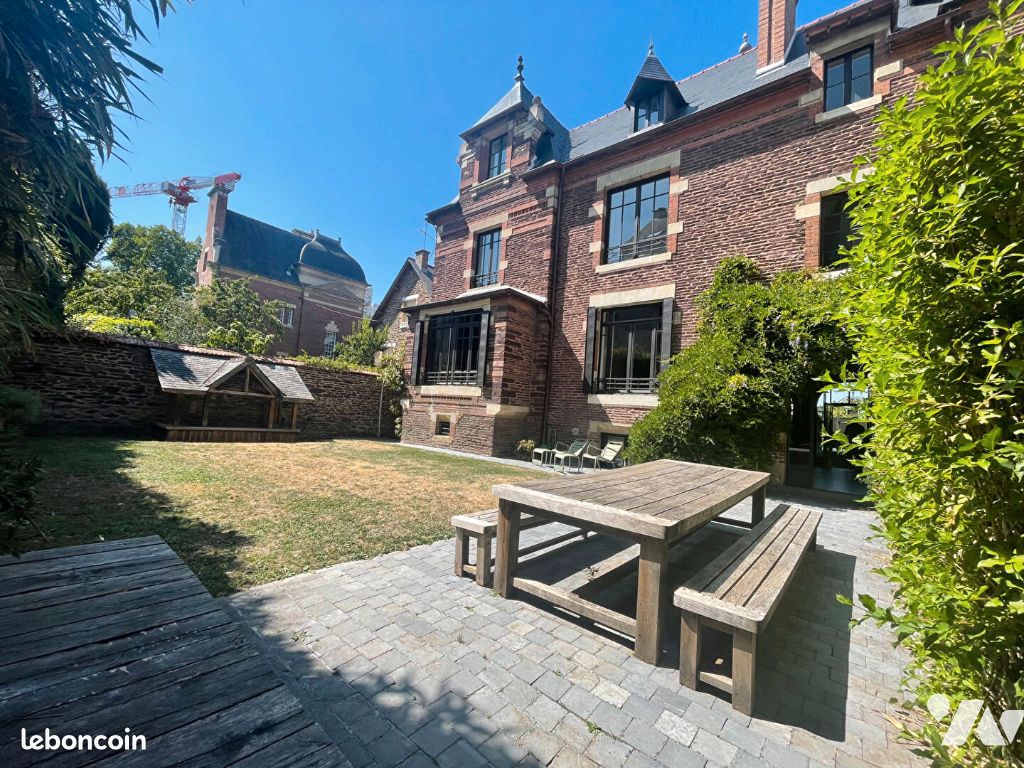 Maison 9 pièces 315 m² · à Rennes · 315 m² · 1 877 700 €