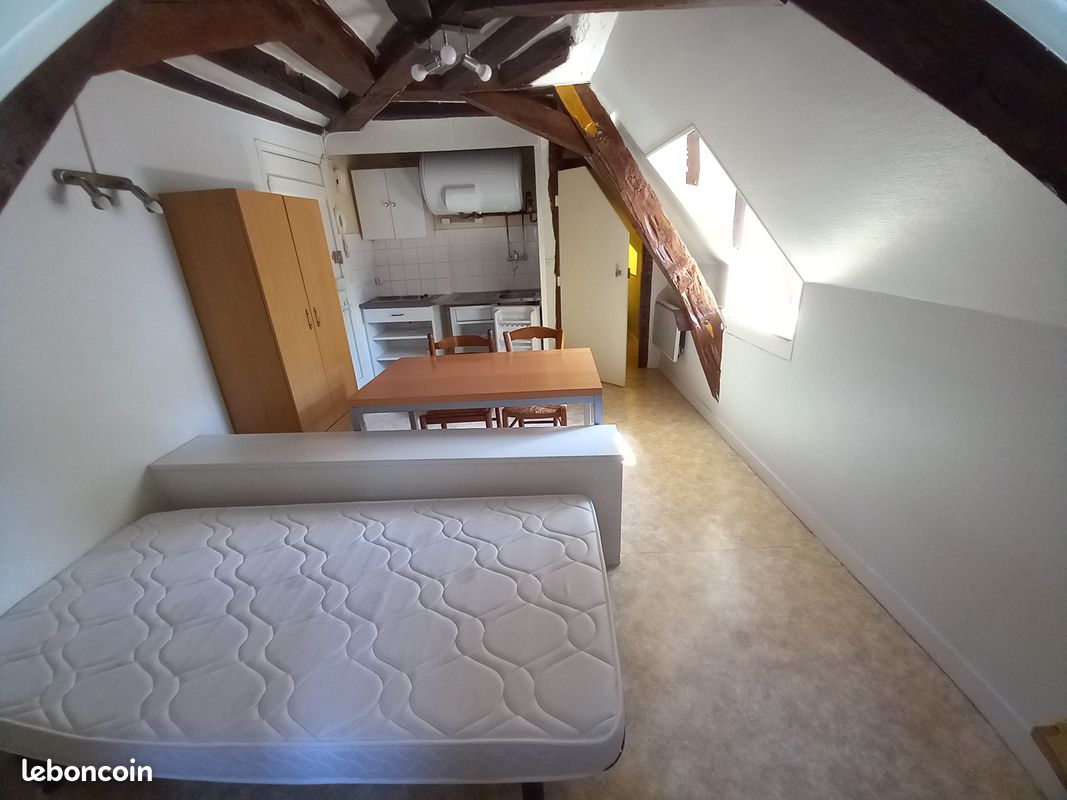 Appartement 1 pièce 14 m² · à Laval · 14 m² · 320 €