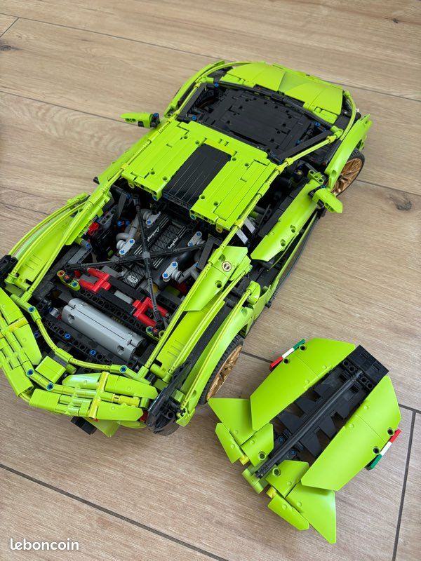 LEGO Technic Lamborghini Sián FKP 37 (image 9)