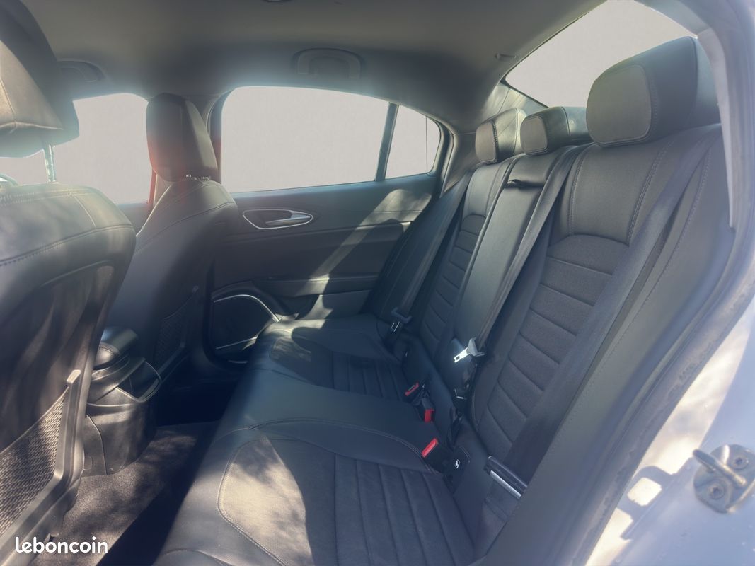 ALFA ROMEO GIULIA MY20 2.2 160 ch AT8 Super (image 10)