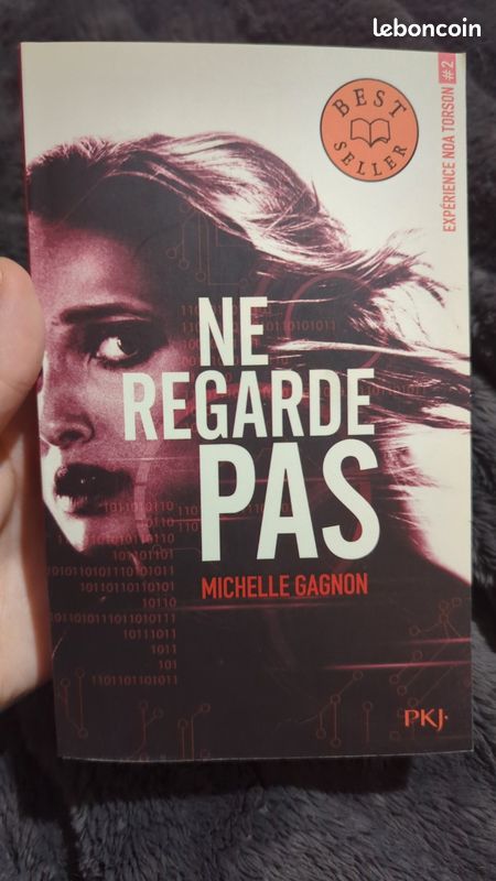 Livre Ne regarde pas, de Michelle Gagnon (image 2)