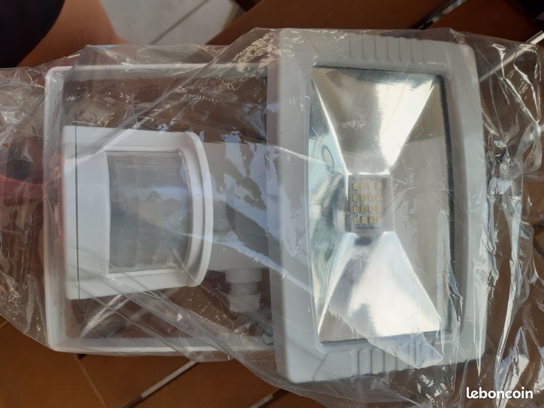 Projecteur extérieur LED (image 1)