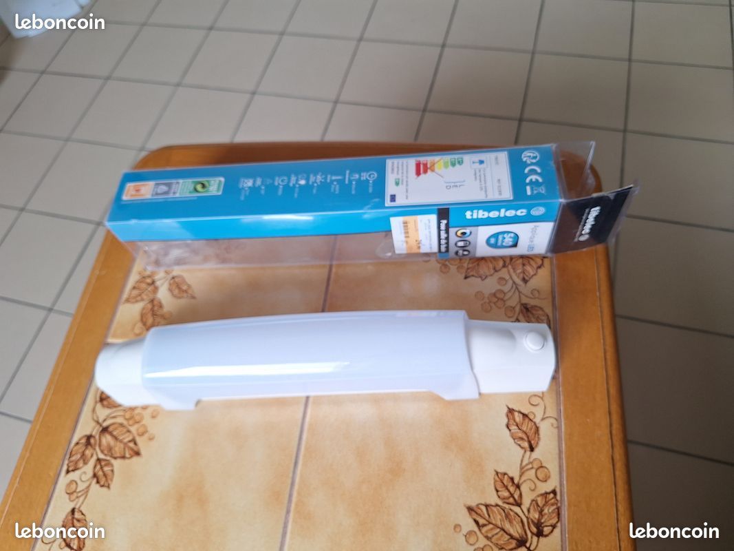 Applique néon LED marque TIBELEC 540 lumens jamais servie (image 2)