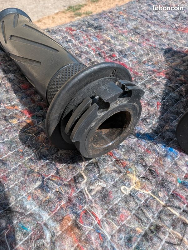 Paire de poignées Yamaha FZ6 (image 2)
