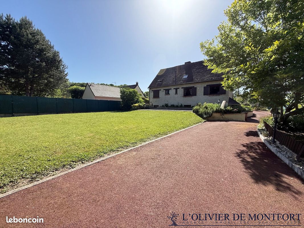 Maison 8 pièces 195 m² · à Montfort-l'Amaury · 195 m² · 499 000 €