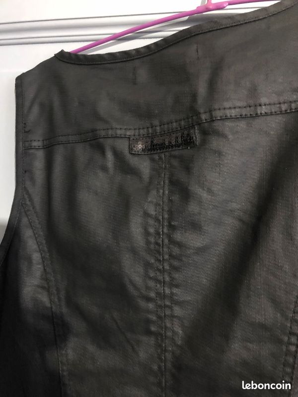 Robe noire cache cache simili cuir (image 3)