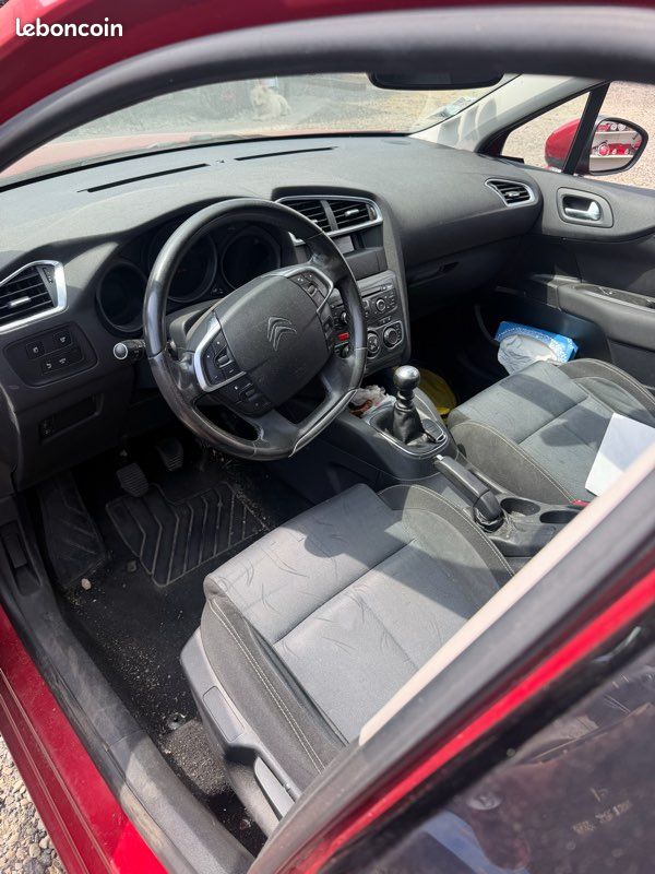 Citroën C4 II 1.6HDI 110ch 5 portes CT-6mois 06/2012 5 places , kit distrib. Fait à 190.000km Revison complet fait , pneus comme neuf , alternateur changé, kit accesoire neuf, pas de frais à prévoir (image 3)