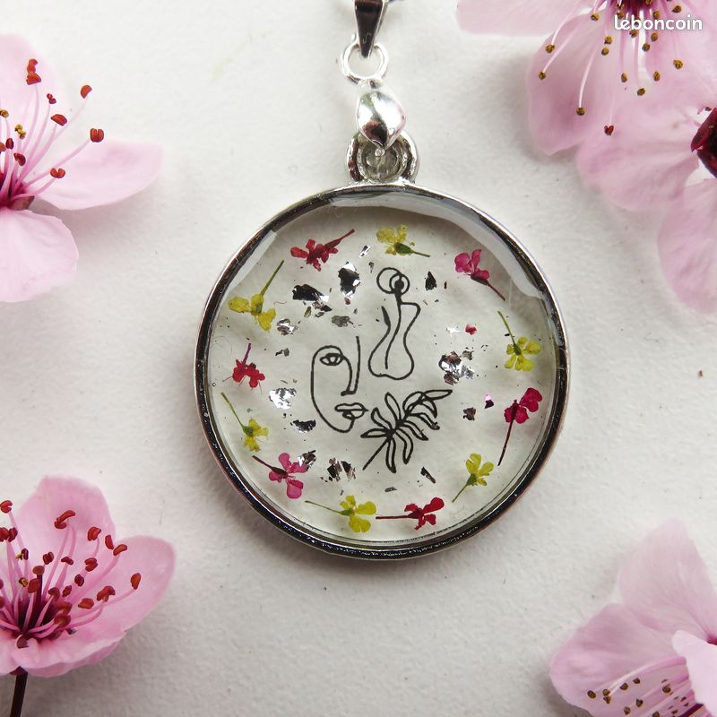 Collier fleurs pressées (image 1)