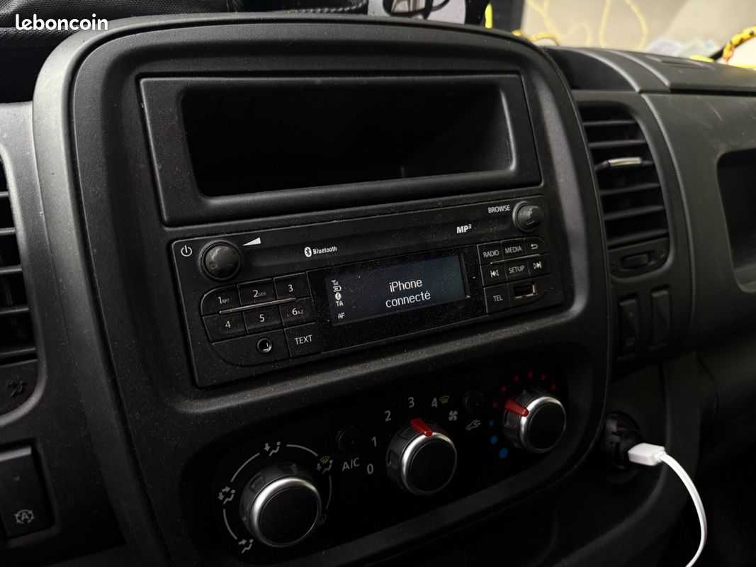 RENAULT TRAFIC VU L2H2 1200 2.0 DCI 145CH ENERGY CONFORT / NACELLE / ENTRETIENS RENAULt (image 17)