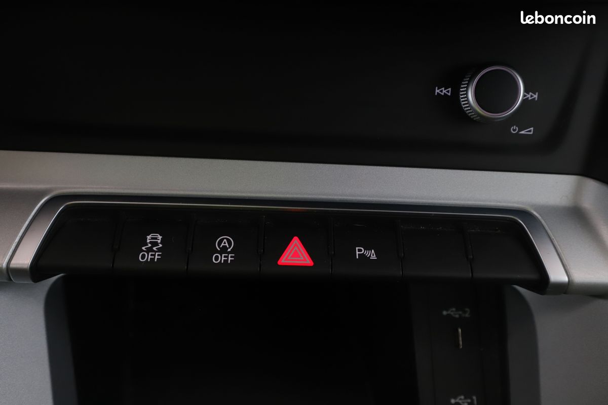 Audi Q3 35 TFSI Design S Tronic 7 150 ch (image 19)